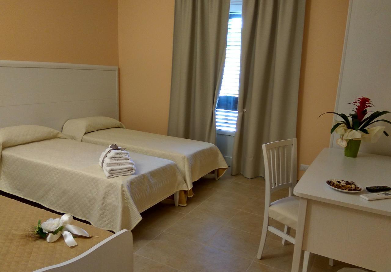 Le Camelie Bed & Breakfast Marina di Ginosa ภายนอก รูปภาพ